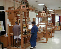Nishijin Textile Center - Headweaving demonstrations 