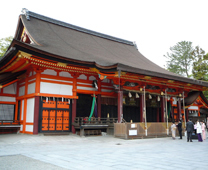Yasaka Shrine - Main hall 